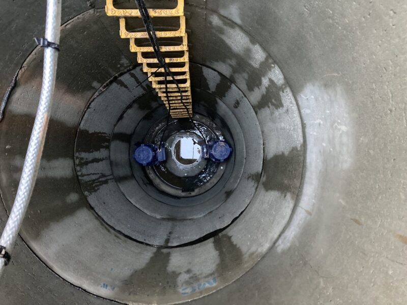 Manhole access to drainage chamber